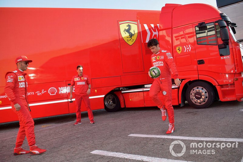 Antonio Fuoco, Ferrari bermain bola dengan Charles Leclerc, Ferrari di paddock