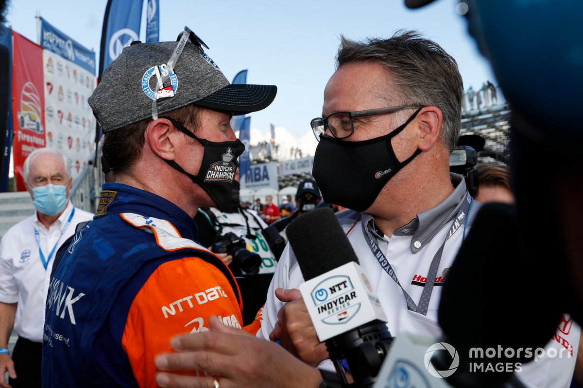 El campeón Scott Dixon, Chip Ganassi Racing Honda con Ted Klaus de Honda HPD