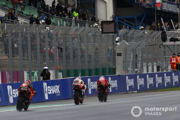 Andrea Dovizioso, Ducati Team leads pack