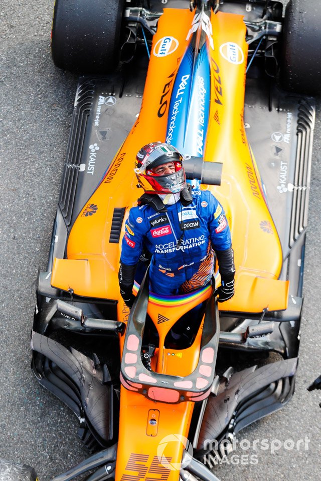 Segundo lugar Carlos Sainz Jr., McLaren, en Parc Ferme