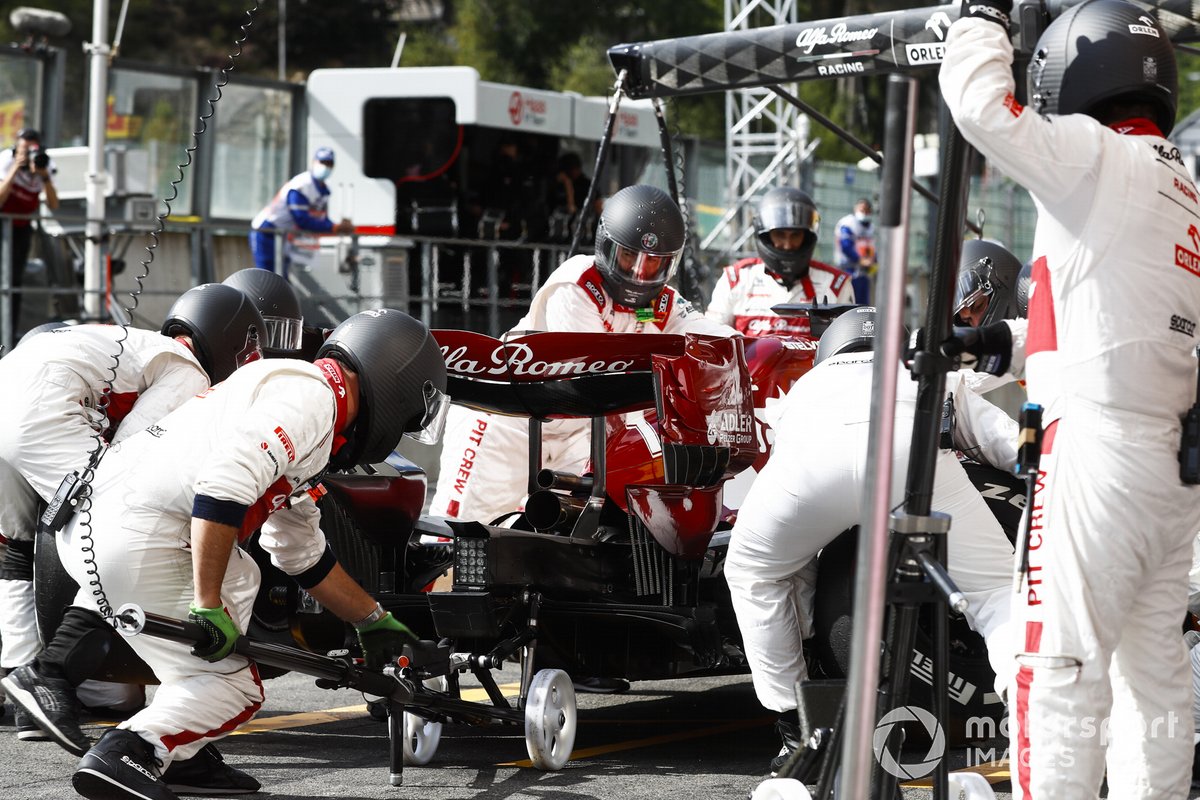 Kimi Raikkonen, Alfa Romeo Racing C39 pit stop