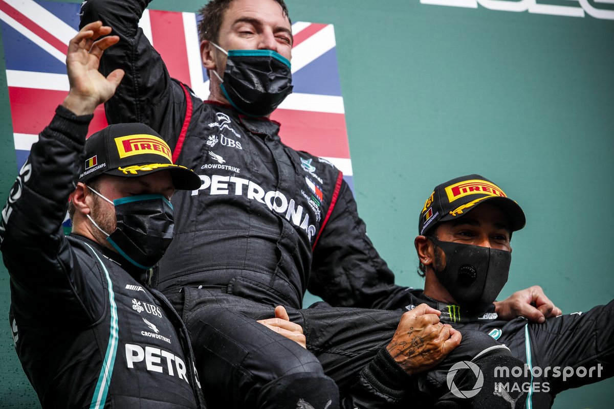 Podio: segundo lugar Valtteri Bottas, Mercedes-AMG F1, ganador Lewis Hamilton, Mercedes-AMG F1