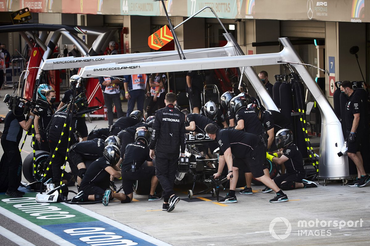 Valtteri Bottas, Mercedes F1 W11, en pits