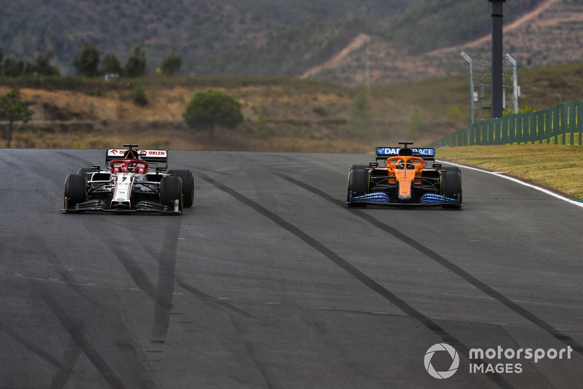 Kimi Raikkonen, Alfa Romeo Racing C39, Carlos Sainz Jr., McLaren MCL35