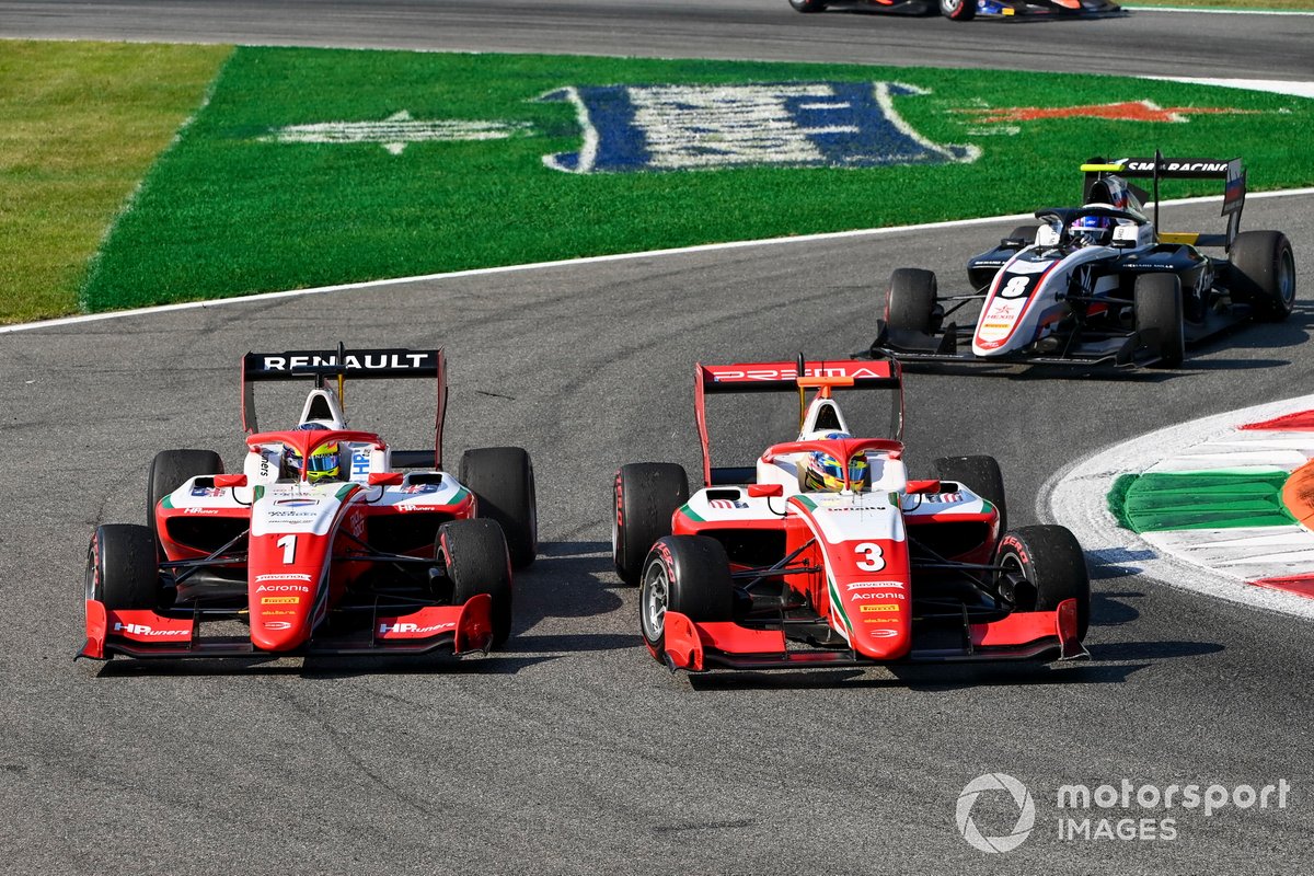 Oscar Piastri, Prema Racing e Logan Sargeant, Prema Racing lottano