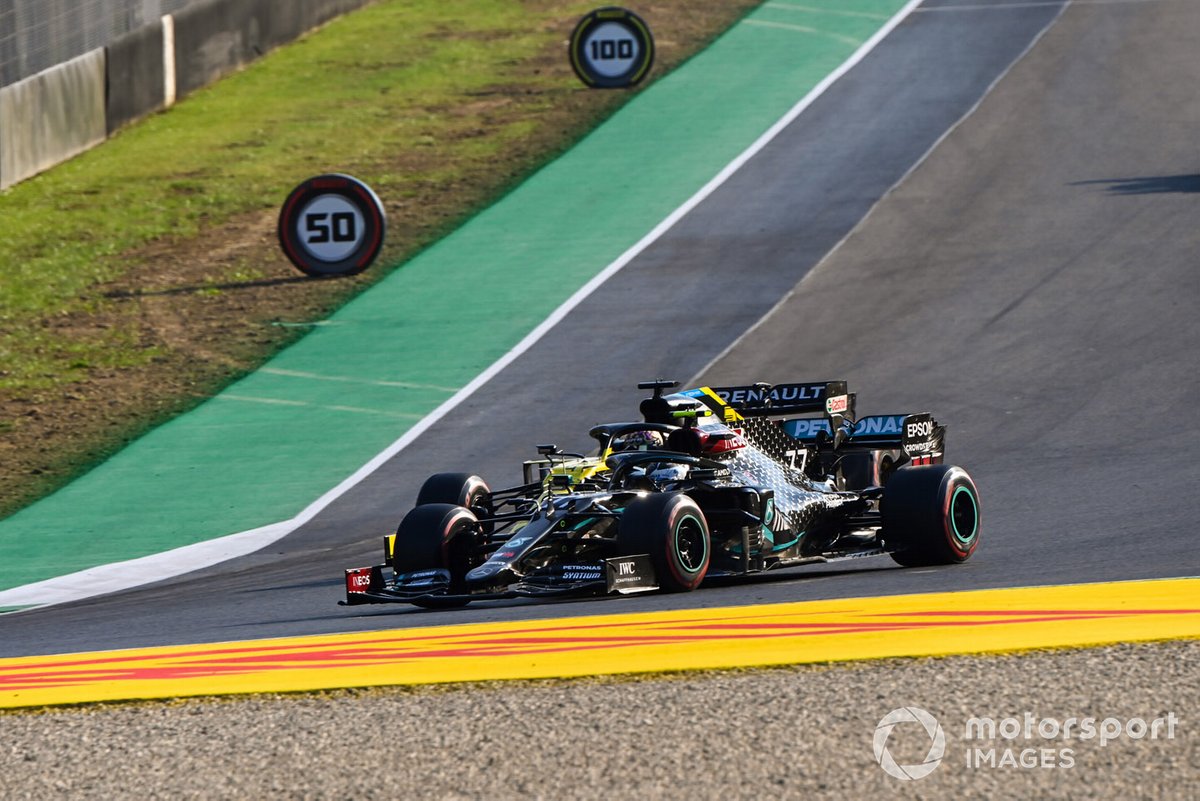 Valtteri Bottas, Mercedes F1 W11, Daniel Ricciardo, Renault F1 Team R.S.20