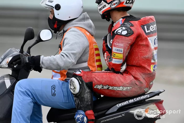 Andrea Dovizioso, Ducati Team después de la caída