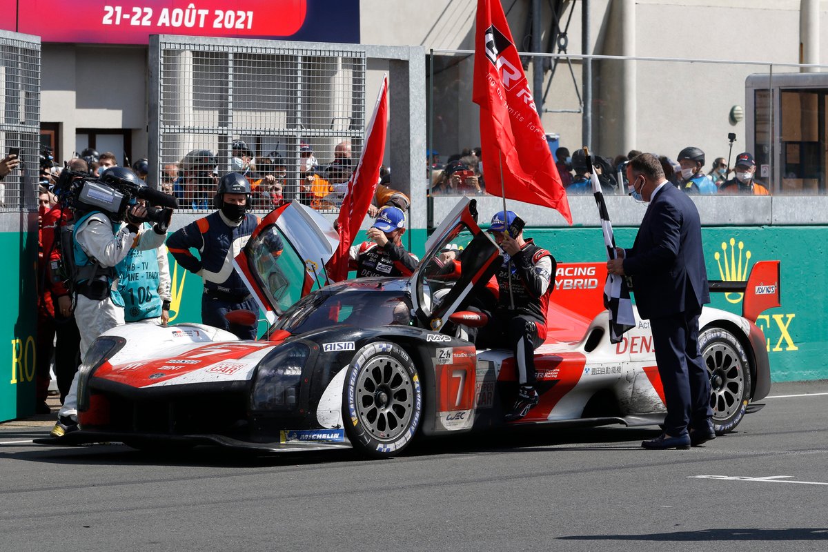 Ganadores #7 Toyota Gazoo Racing Toyota GR010 - Hybrid Hypercar, Mike Conway, Kamui Kobayashi, José María López