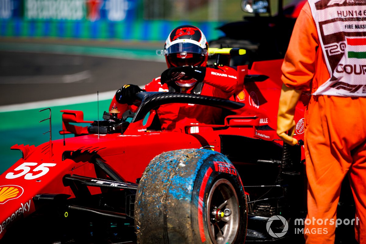Carlos Sainz Jr., el Ferrari SF21 choca en la clasificación