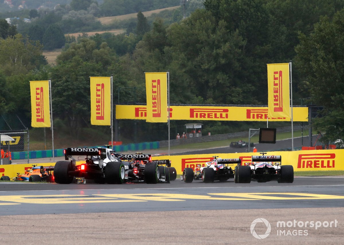 Mick Schumacher, Haas VF-21, Nikita Mazepin, Haas VF-21, e Pierre Gasly, AlphaTauri AT02