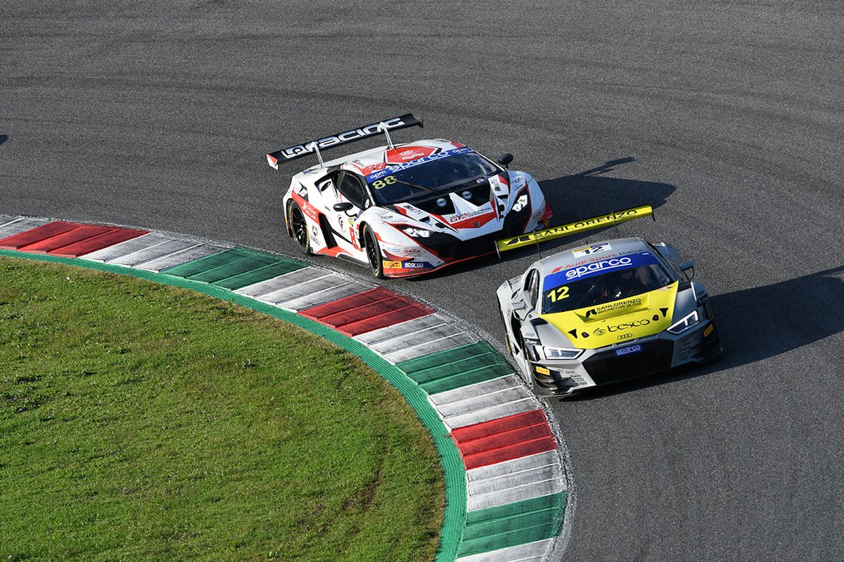 #12 Audi Sport Italia, Audi R8 LMS GT3 Evo: Lorenzo Ferrari, Riccardo Agostini e #88 LP Racing, Lamborghini Huracán GT3 Evo: Pietro Perolini, Jonathan Cecotto