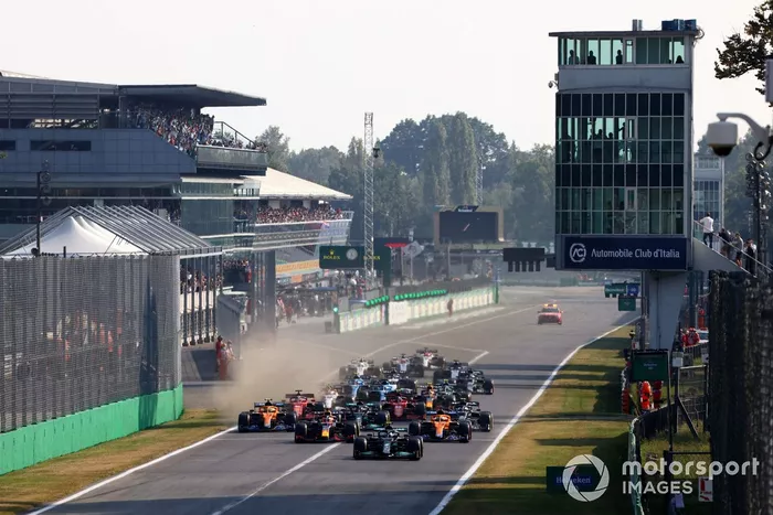 Arrancada Valtteri Bottas, Mercedes W12, Max Verstappen, Red Bull Racing RB16B, Daniel Ricciardo, McLaren MCL35M, Lando Norris, McLaren MCL35M, Lewis Hamilton, Mercedes W12, Pierre Gasly, AlphaTauri AT02