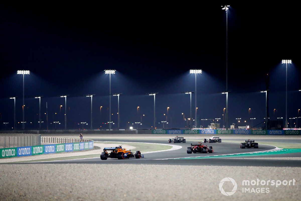 Lewis Hamilton, Mercedes W12, Mick Schumacher, Haas VF-21, Valtteri Bottas, Mercedes W12, Carlos Sainz Jr, Ferrari SF21, y Daniel Ricciardo, McLaren MCL35M.