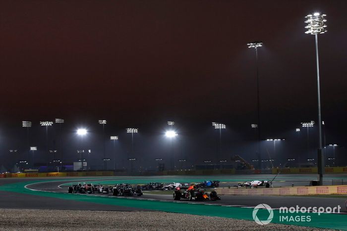 Max Verstappen, Red Bull Racing RB16B, Lance Stroll, Aston Martin AMR21