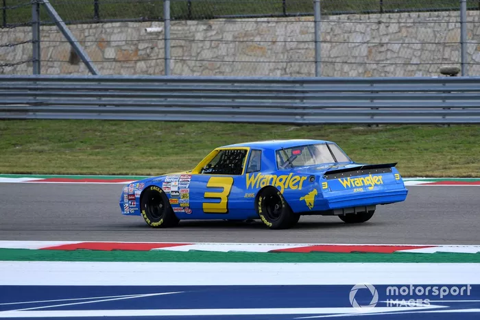 Daniel Ricciardo, McLaren, en el coche de Dale Earnhardt Wrangler Chevrolet Monte Carlo NASCAR de 1984