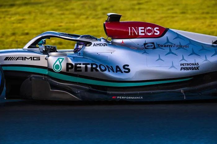 Lewis Hamilton, Mercedes W13
