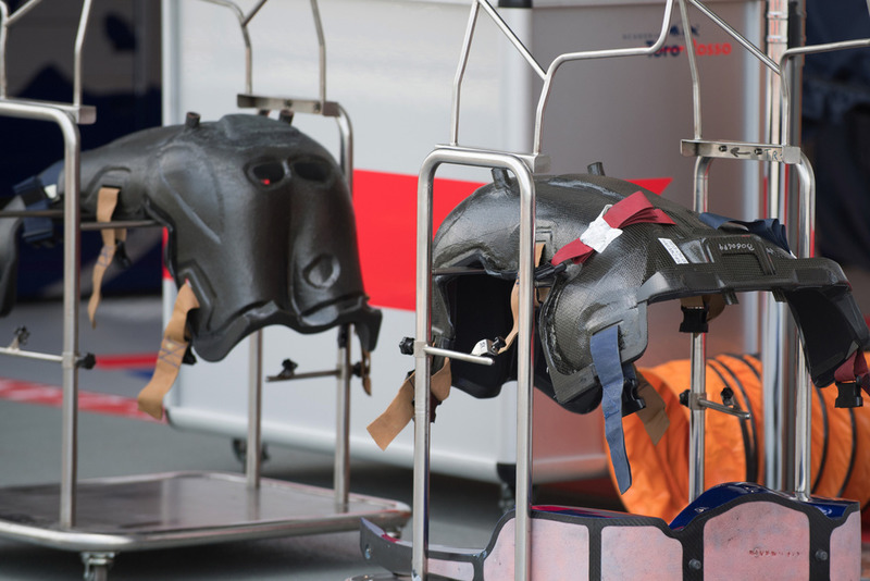 Des baquets de Scuderia Toro Rosso STR13