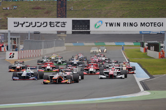 スーパーフォーミュラ第5戦もてぎ決勝スタート