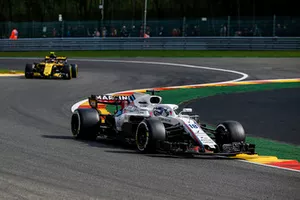 Lance Stroll, Williams FW41 ans Carlos Sainz Jr., Renault Sport F1 Team R.S. 18