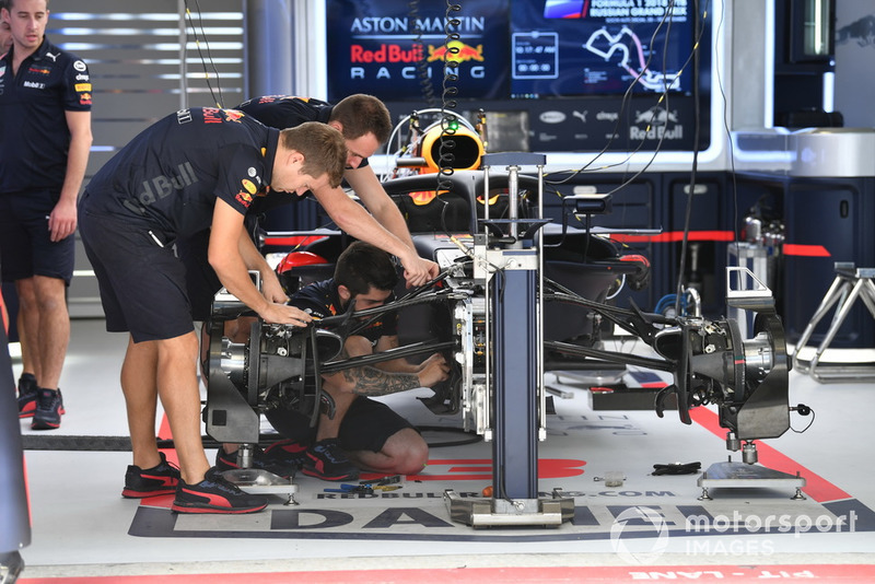 La Red Bull Racing RB14 dans le garage