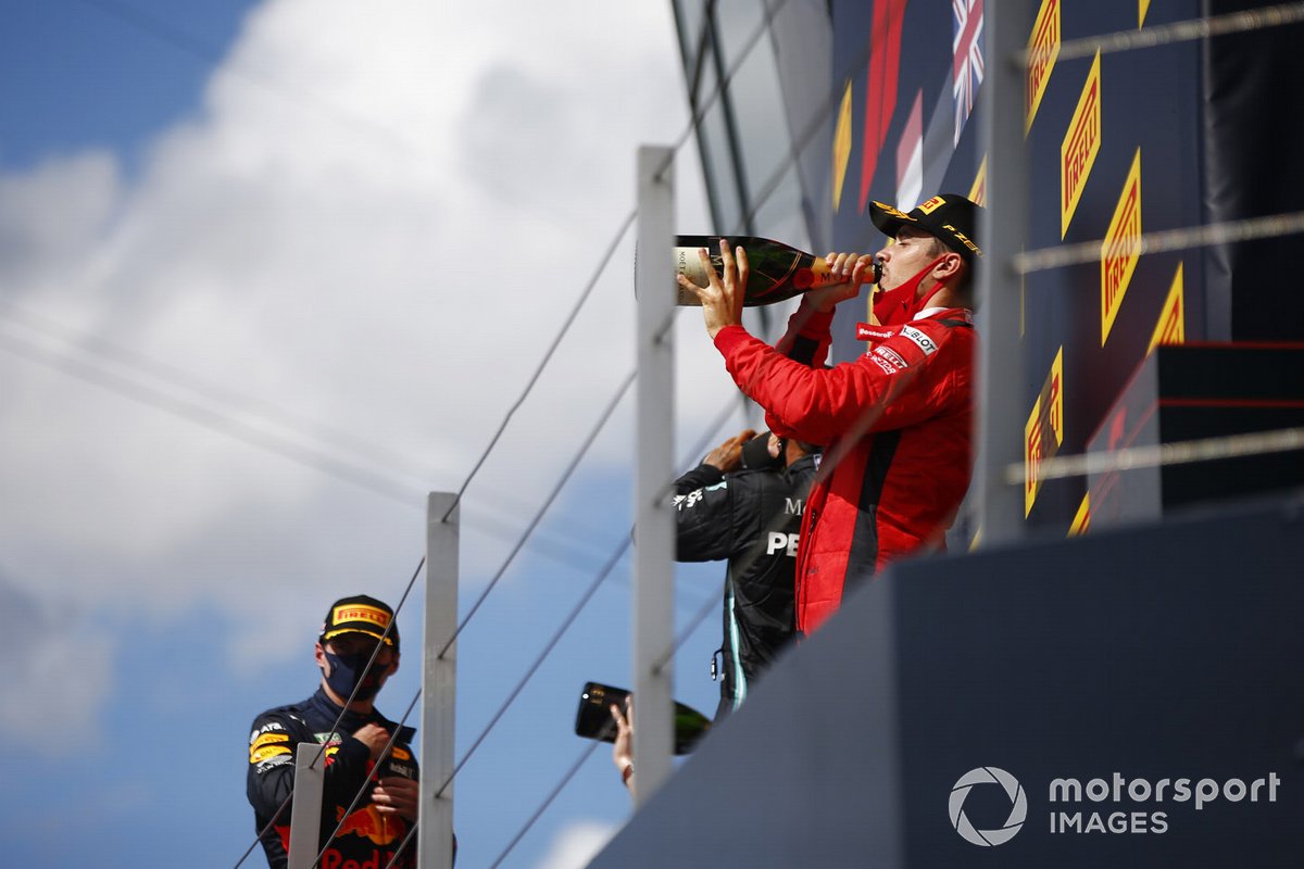 Podio: segundo lugar Max Verstappen, Red Bull Racing. ganador Lewis Hamilton, Mercedes-AMG F1 y el tercer lugar Charles Leclerc, Ferrari