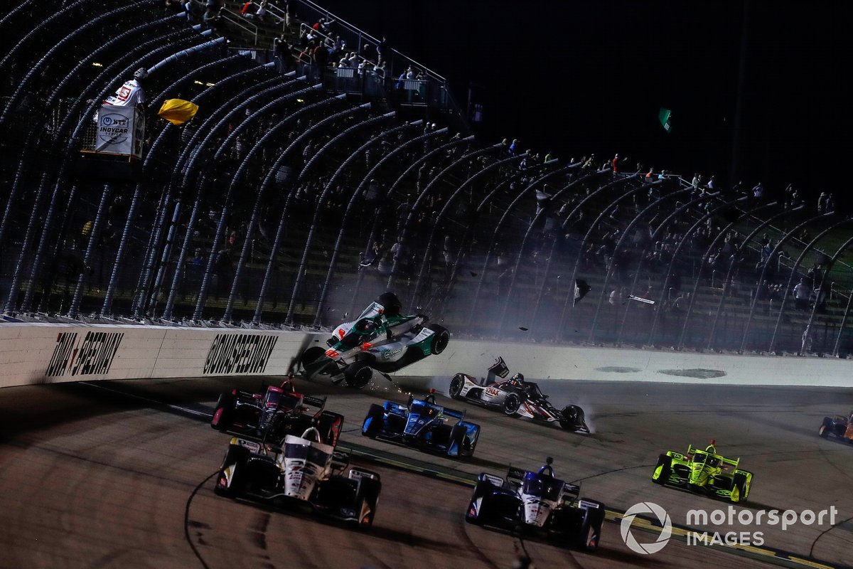 Colton Herta, Andretti Harding Steinbrenner Autosport Honda, Rinus VeeKay, Ed Carpenter Racing Chevrolet crash on a restart