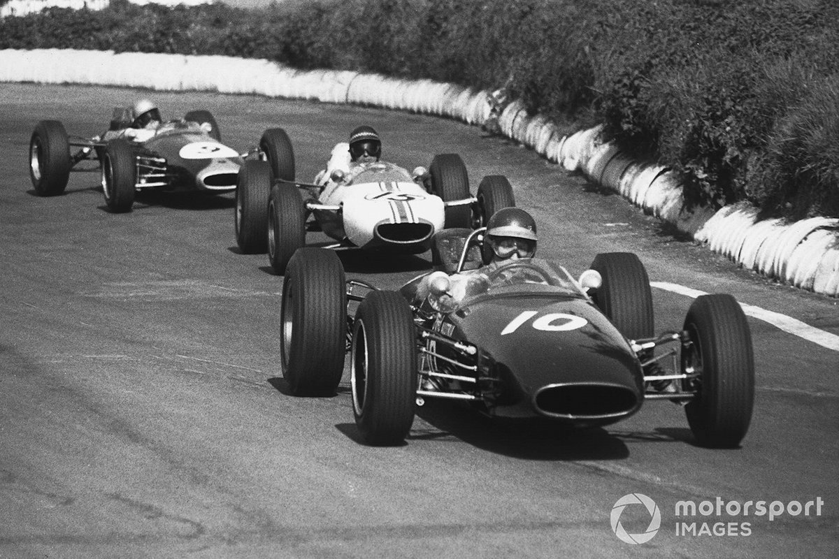 Jochen Rindt, Brabham BT10-Cosworth, Tony Hegbourne, Cooper T71-Cosworth, Alan Rees, Brabham BT10-Cosworth