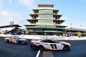 Denny Hamlin, Joe Gibbs Racing, Toyota Camry FedEx Express and Kevin Harvick, Stewart-Haas Racing, Ford Mustang Busch Light Patriotic