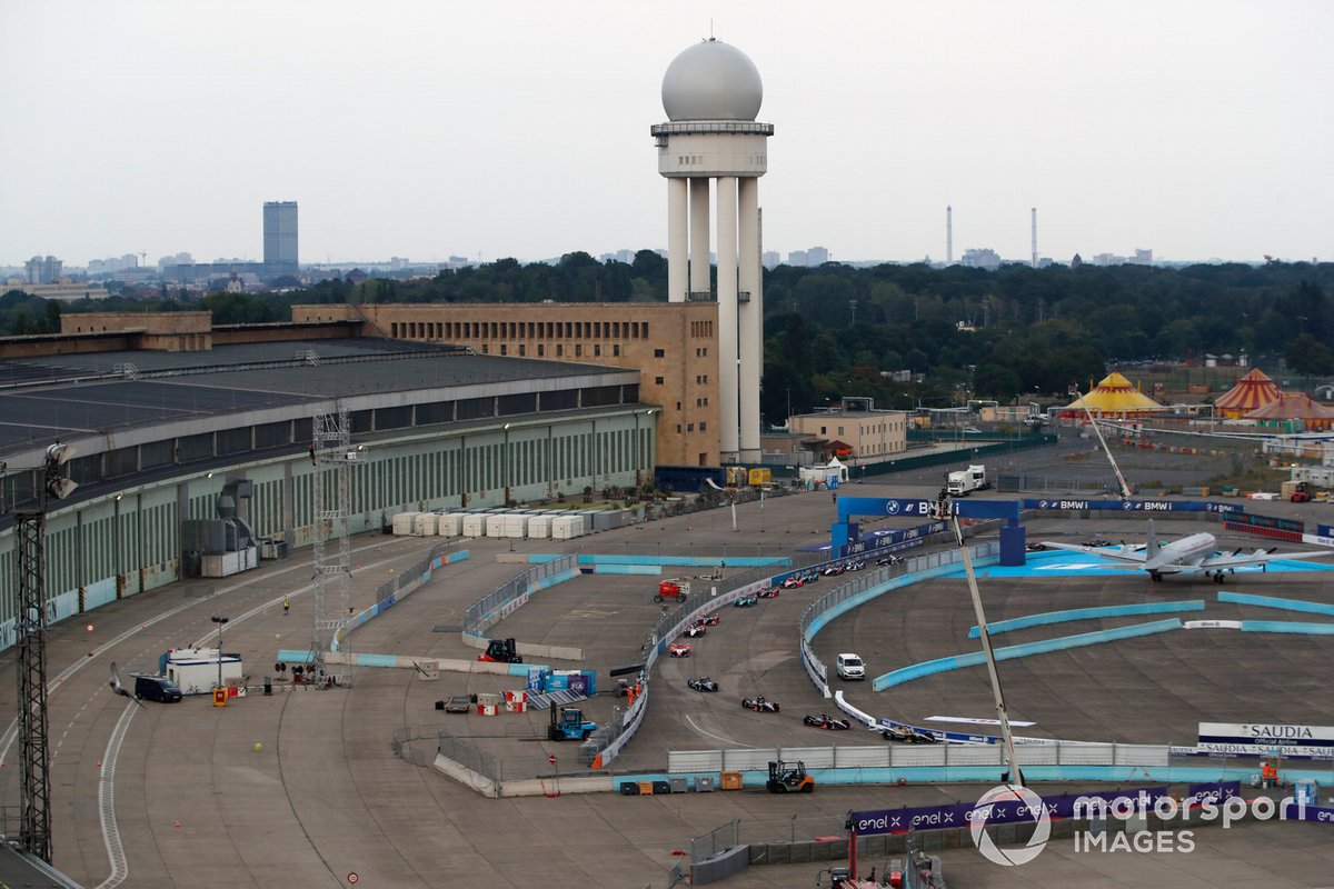 Race action lead by Antonio Felix da Costa, DS Techeetah, DS E-Tense FE20