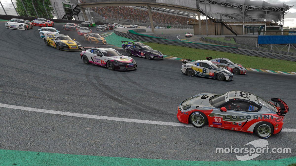 Pole roda após toque na primeira curva