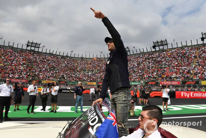 Daniel Ricciardo, Red Bull Racing, Fernando Alonso, McLaren  en el desfile de pilotos