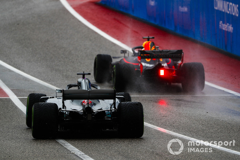 Daniel Ricciardo, Red Bull Racing RB14, and Lewis Hamilton, Mercedes AMG F1 W09 EQ Power+, leave the pit lane