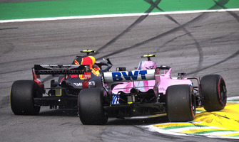 Race leader Max Verstappen, Red Bull Racing RB14 crashes whilst lapping Esteban Ocon, Racing Point Force India VJM11