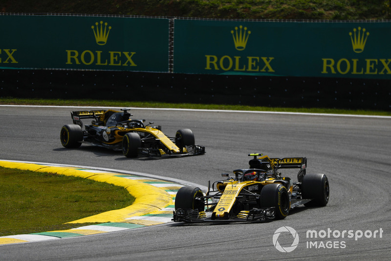 Carlos Sainz Jr., Renault Sport F1 Team R.S. 18, voor Nico Hulkenberg, Renault Sport F1 Team R.S. 18