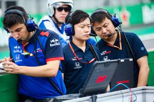 Toro Rosso Honda engineers op de grid