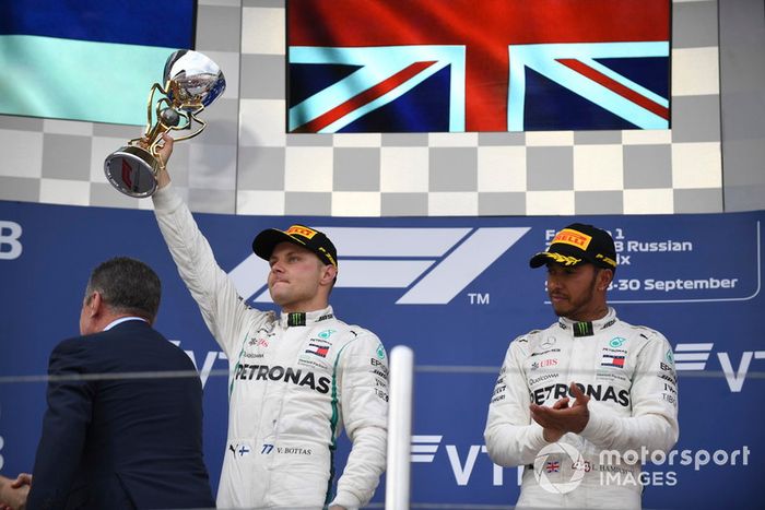 Podio: segundo lugar Valtteri Bottas, Mercedes AMG F1 y Lewis Hamilton, Mercedes AMG F1