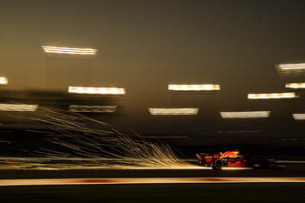 Max Verstappen, Red Bull Racing RB14 sparks