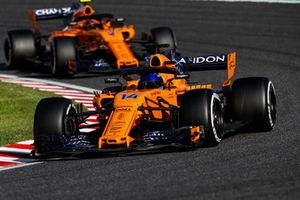 Fernando Alonso, McLaren MCL33, leads Stoffel Vandoorne, McLaren MCL33