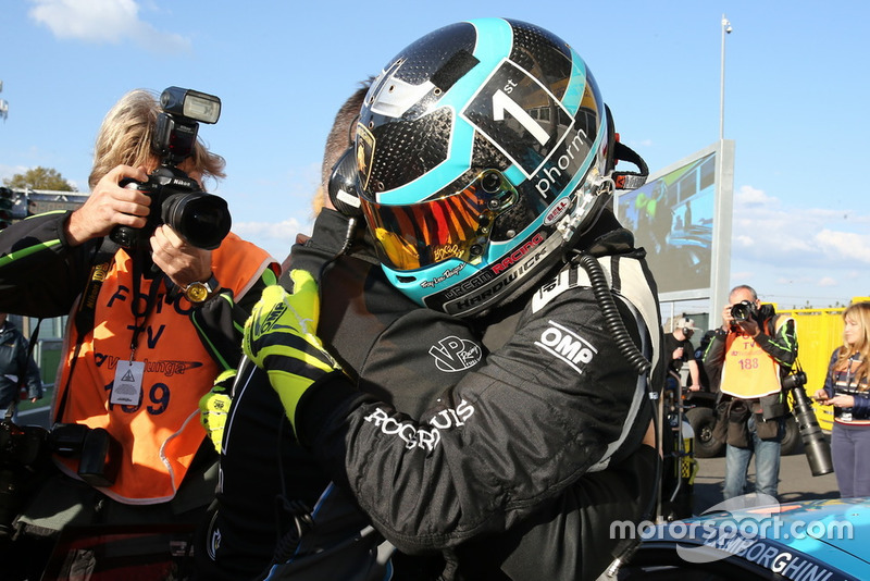 Hardwick festeggia la vittoria