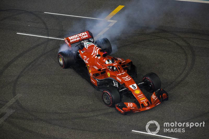Sebastian Vettel, Ferrari, hacen donas al final