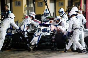 Lance Stroll, Williams FW41, pits