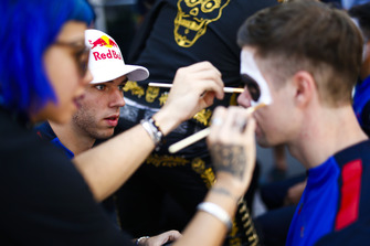 Pierre Gasly, Toro Rosso, participates in face painting
