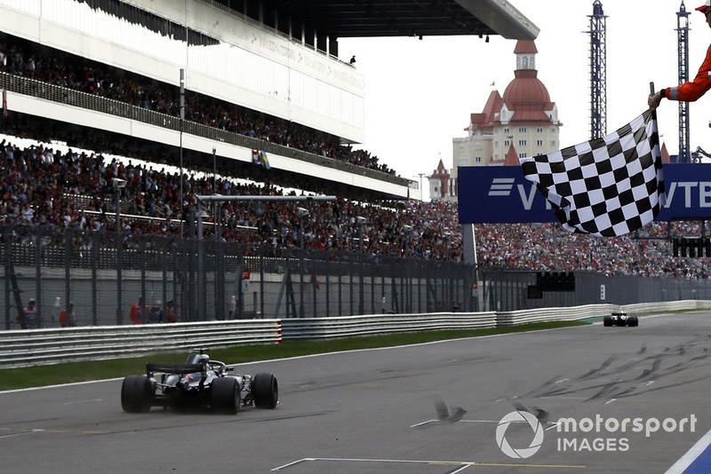 Pemenang balapan, Lewis Hamilton, Mercedes AMG F1