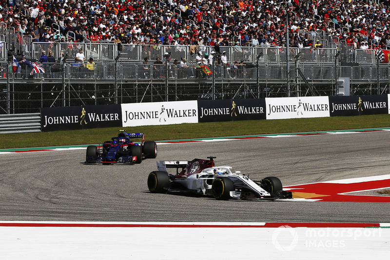 Marcus Ericsson, Sauber C37 e Brendon Hartley, Scuderia Toro Rosso STR13