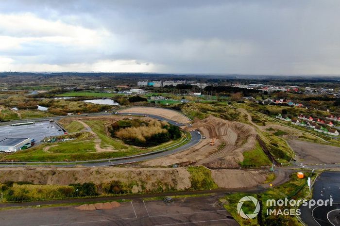 Trabajos de construcción en el autódromo de Zandvoort para el Gran Premio de Holanda
