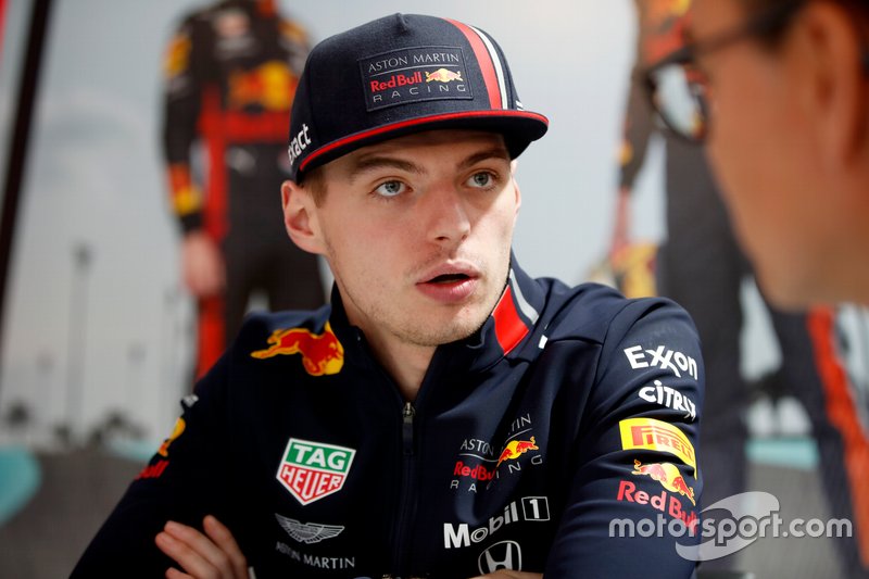 Motorsport.com journalist Erwin Jaeggi interviewing Max Verstappen, Red Bull Racing