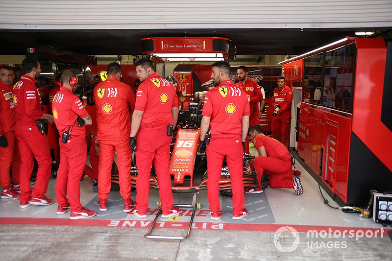 Charles Leclerc, Ferrari SF90, pit area