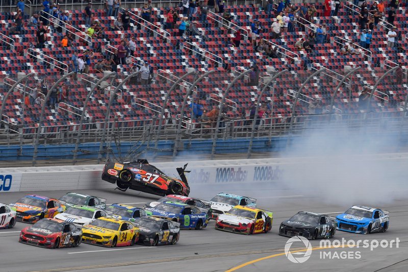 Crash: Chris Buescher, JTG Daugherty Racing, Chevrolet Camaro Louisiana Hot Sauce