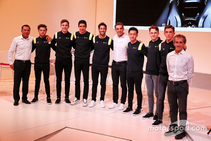 Mia Sharizman, Renault Sport Academy Director, Max Fewtrell, Renault Sport Academy Driver, Christian Lungaard, Renault Sport Academy Driver, Esteban Ocon, Renault F1 Team, Daniel Ricciardo, Renault F1 Team, Cyril Abiteboul, Renault Sport F1 Managing Director, Guanyu Zhou, Renault Sport Academy Driver, Oscar Piastri, Renault Sport Academy Driver, Hadrien David, Renault Sport Academy Driver, Alain Prost, Renault F1 Team Non-Executive Director