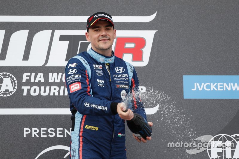 Podium: Norbert Michelisz, BRC Hyundai N Squadra Corse Hyundai i30 N TCR
